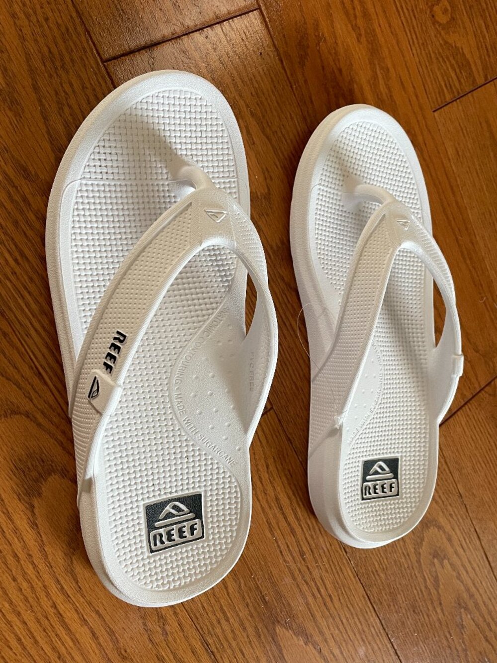 Brand new REEF men's flip flops - Picture 4 of 5